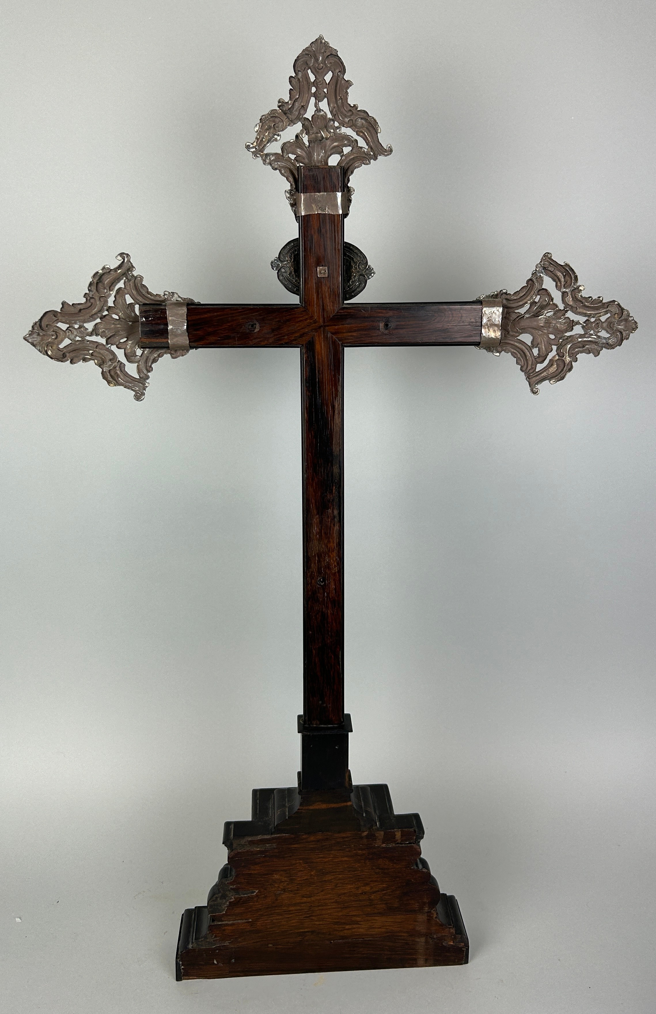 A LARGE WOODEN CROSS POSSIBLY 19TH CENTURY WITH FOREIGN SILVER MOUNTS, 75cm x 46cm - Image 7 of 7