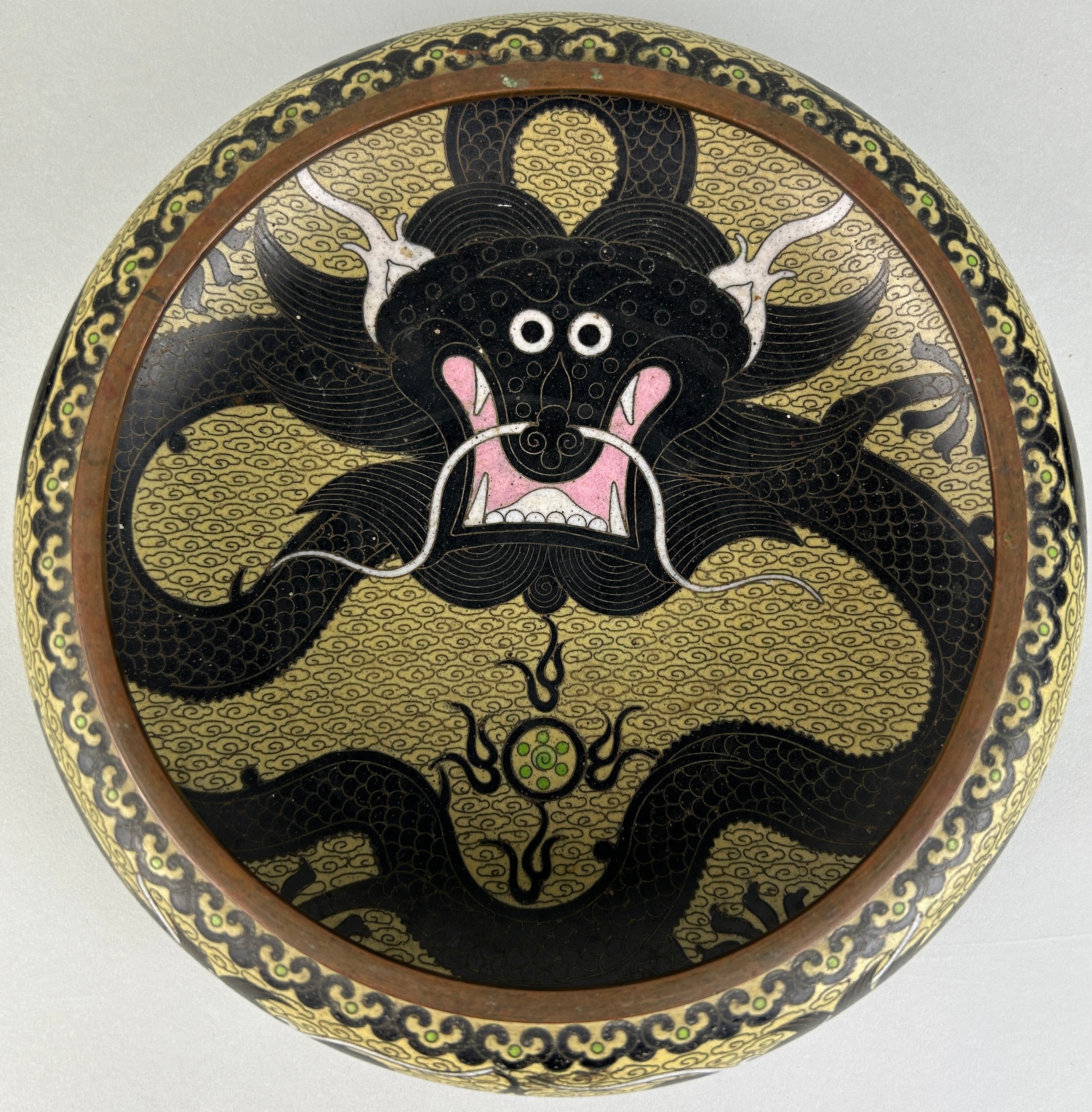 A 20TH CENTURY CLOISONNE DRAGON BOWL, 20cm x 6cm