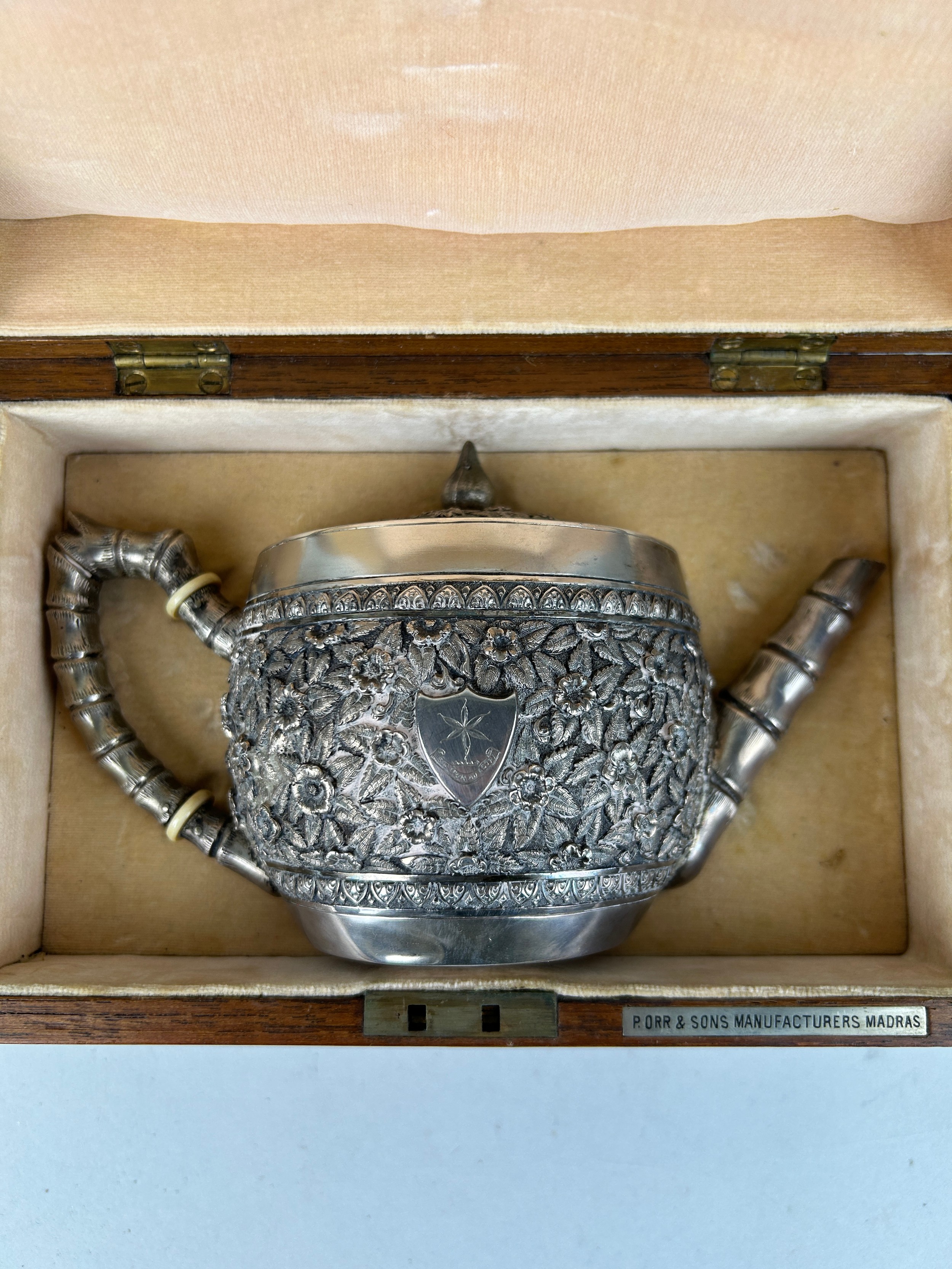 P ORR AND SONS: A SILVER TEA POT IN ORIGINAL WOODEN CASE, Weight: 425gms - Image 3 of 3