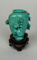 A CHINESE TURQUOISE VASE ON STAND, 5cm H