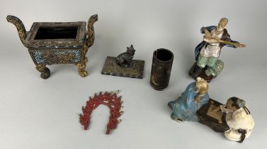A COLLECTION OF CHINESE ITEMS TO INCLUDE A BROWN LACQUERED BRUSH POT WITH A FIVE CLAW DRAGON (6)