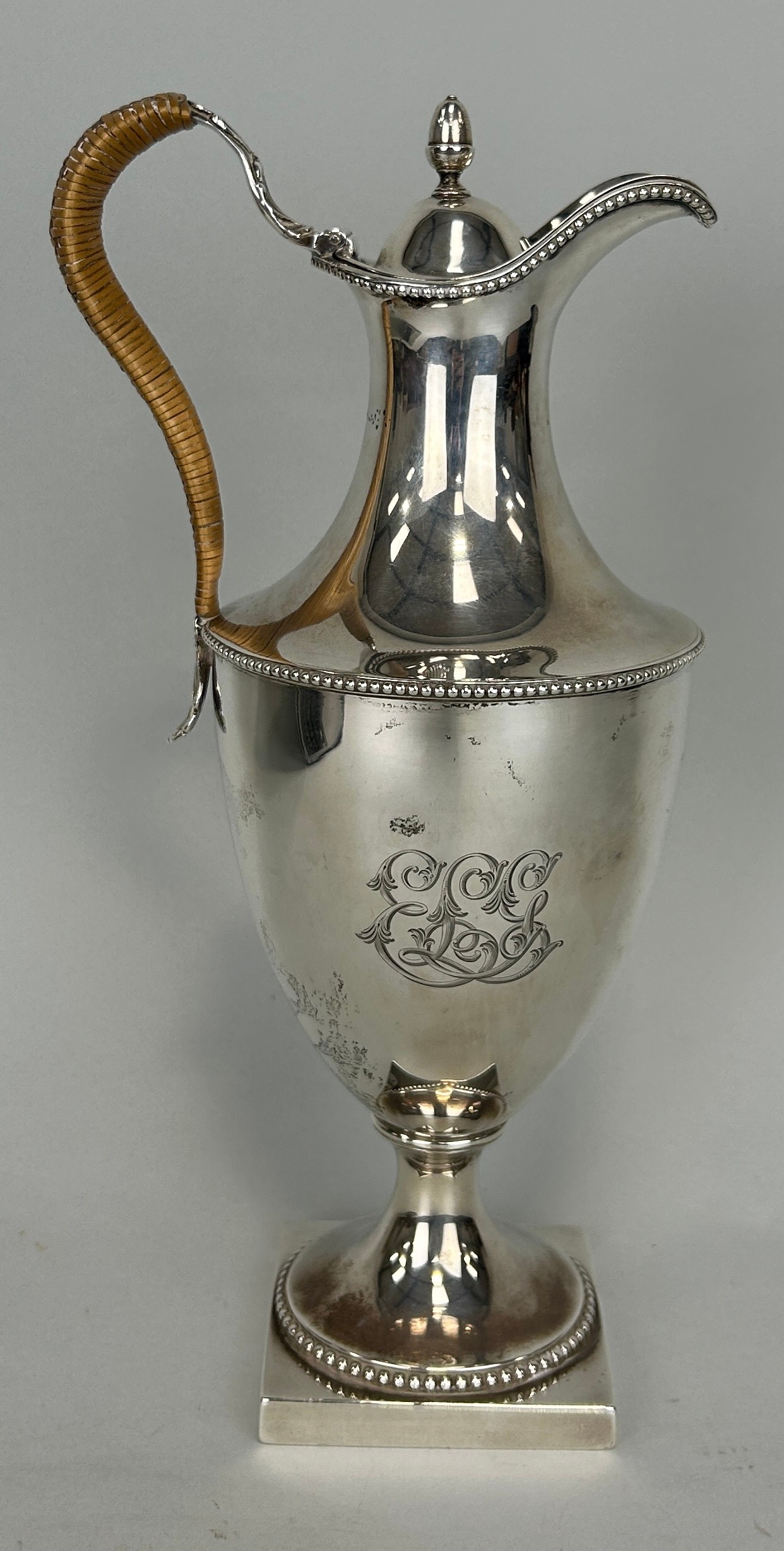 A GEORGE III SILVER COFFEE POT CIRCA 1776-78 WITH MARKS FOR ROBERT MAKEPEACE AND RICHARD CARTER,