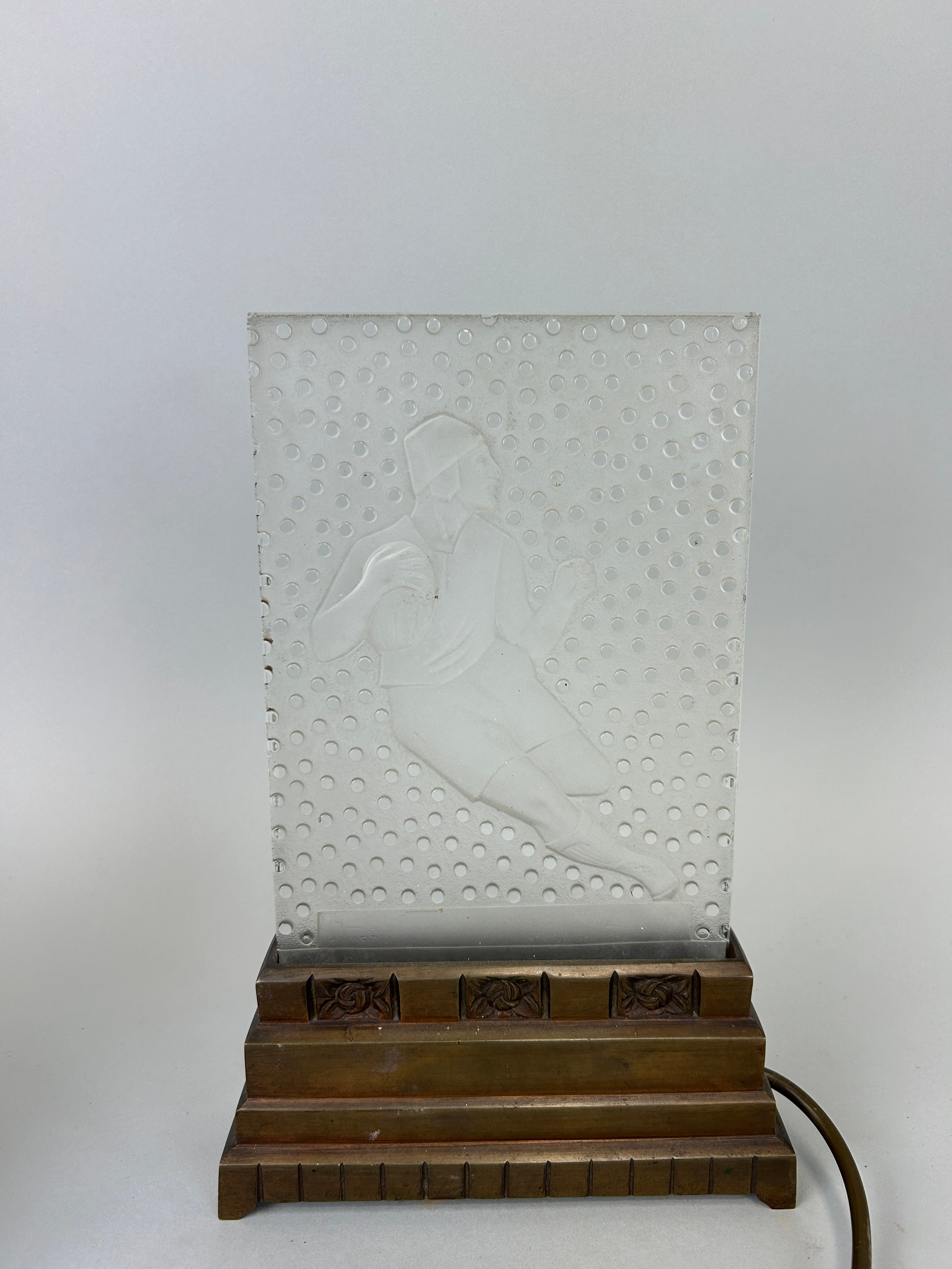 AN ART DECO VERLYS PRESSED GLASS LIGHT ON STAND IN THE FORM OF A RUGBY PLAYER, 30cm x 19cm - Image 6 of 6
