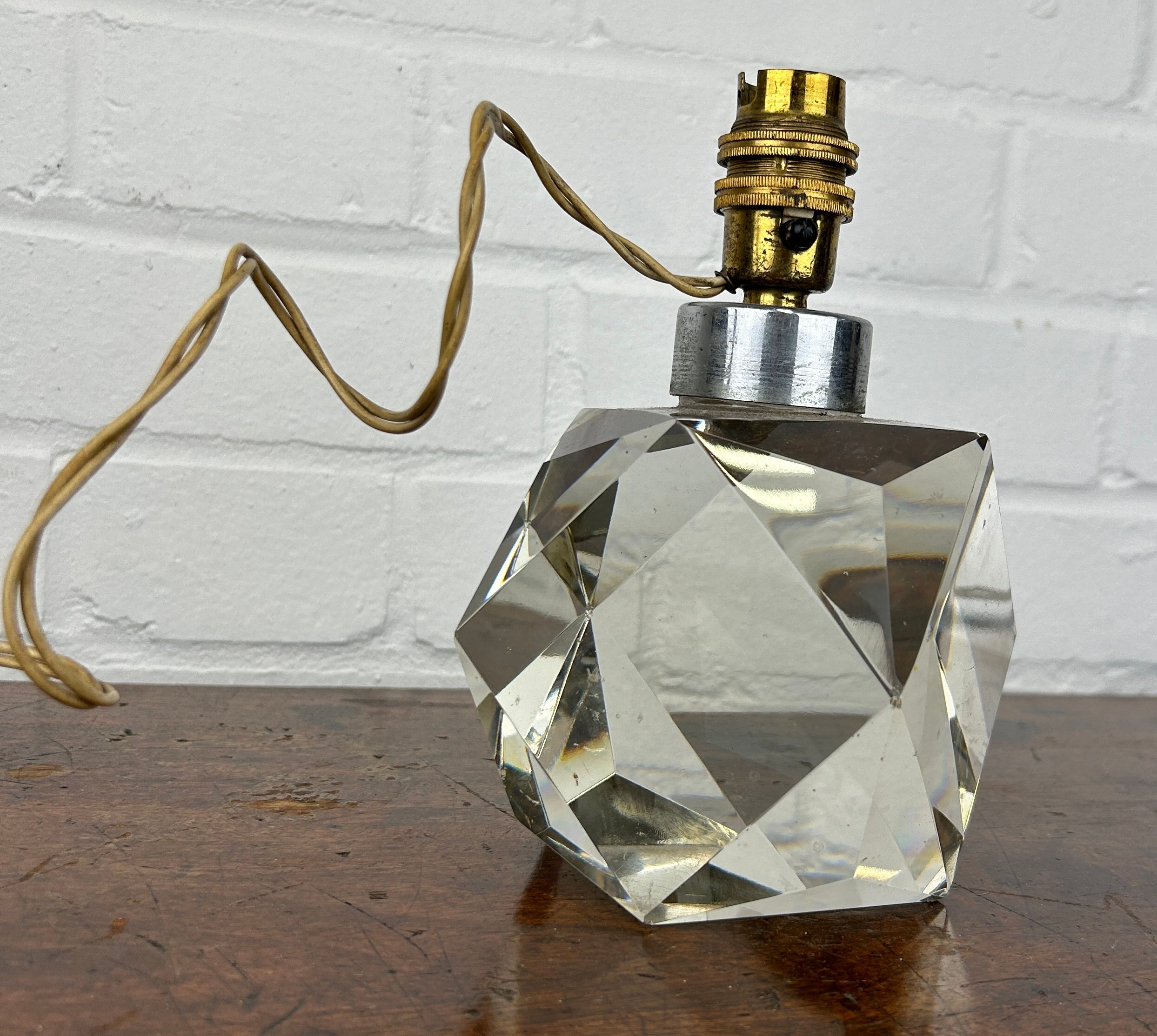 A HEAVY GLASS OR CRYSTAL TABLE LAMP POSSIBLY ART DECO, 18cm H - Image 3 of 4