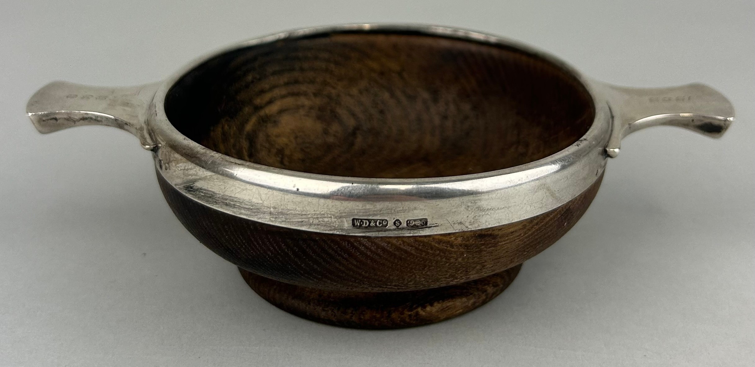 AN EARLY 20TH CENTURY SCOTTISH SILVER QUAICH, 15cm diameter - Image 3 of 4