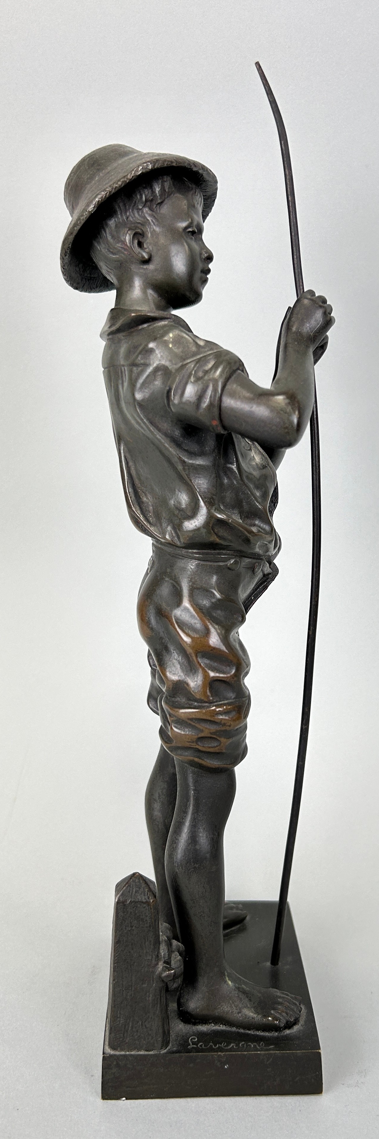 AFTER ADOLPH LAVERGNE: A BRONZE FIGURE OF A BOY FISHING, 32cm H - Image 2 of 5