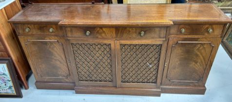 A REPRODUCTION BREAKFRONT SIDEBOARD WITH BRASS INLAY, 183cm x 46cm x 84cm