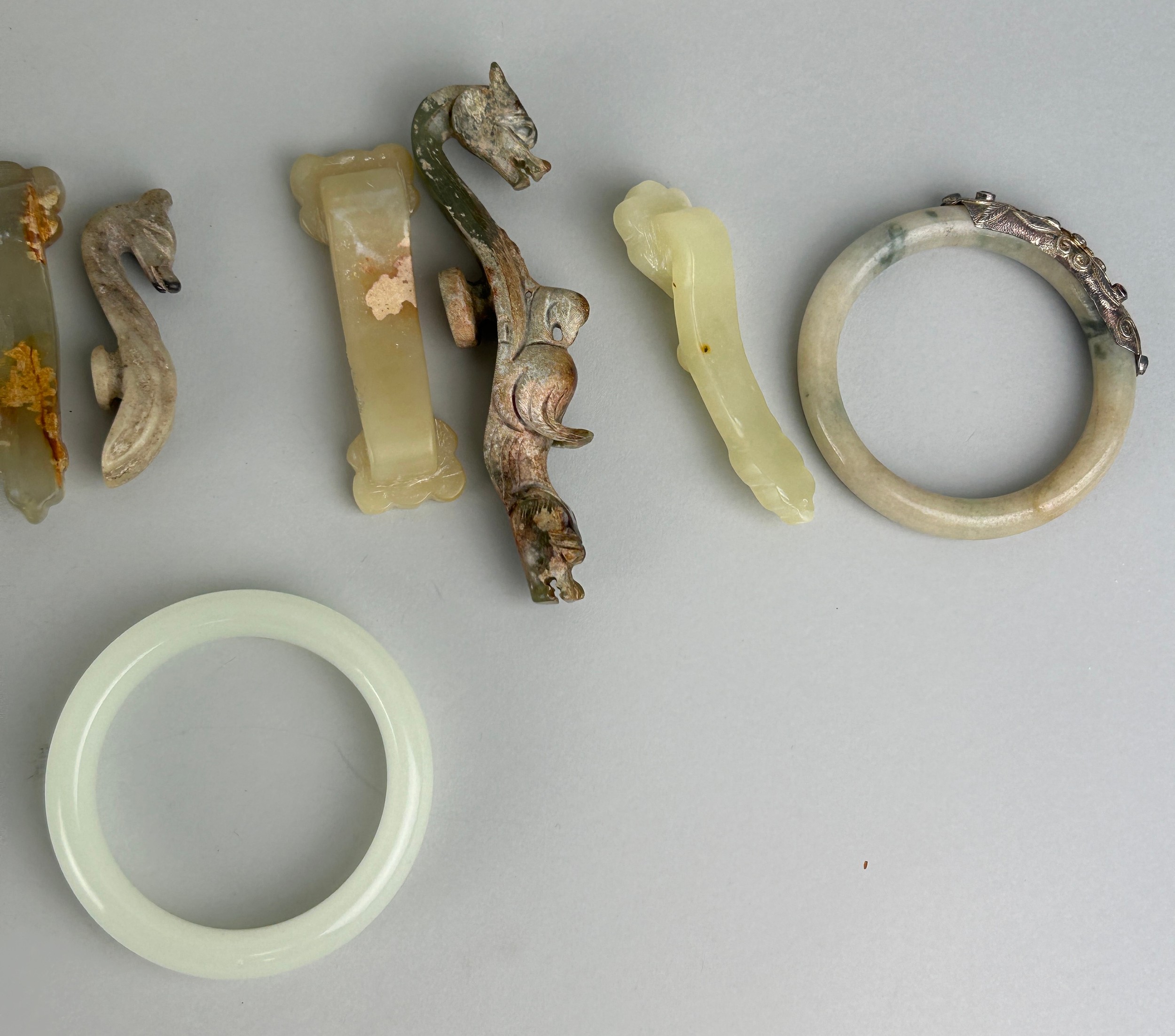 A COLLECTION OF FIVE CHINESE JADE OR STONE BANGLES ALONG WITH FIVE BELT HOOKS SOME IN THE ARCHAIC - Image 5 of 5