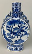 A 19TH CENTURY CHINESE BLUE AND WHITE MOONFLASK DEPICTING HORSES AND RIDERS, 25cm x 15cm