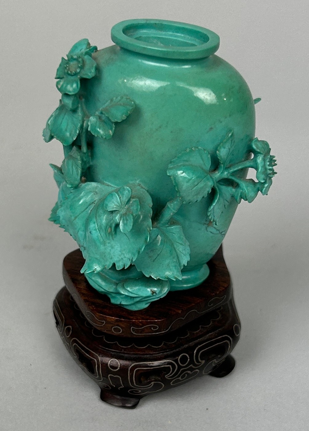 A CHINESE TURQUOISE VASE ON STAND, 5cm H - Image 2 of 2