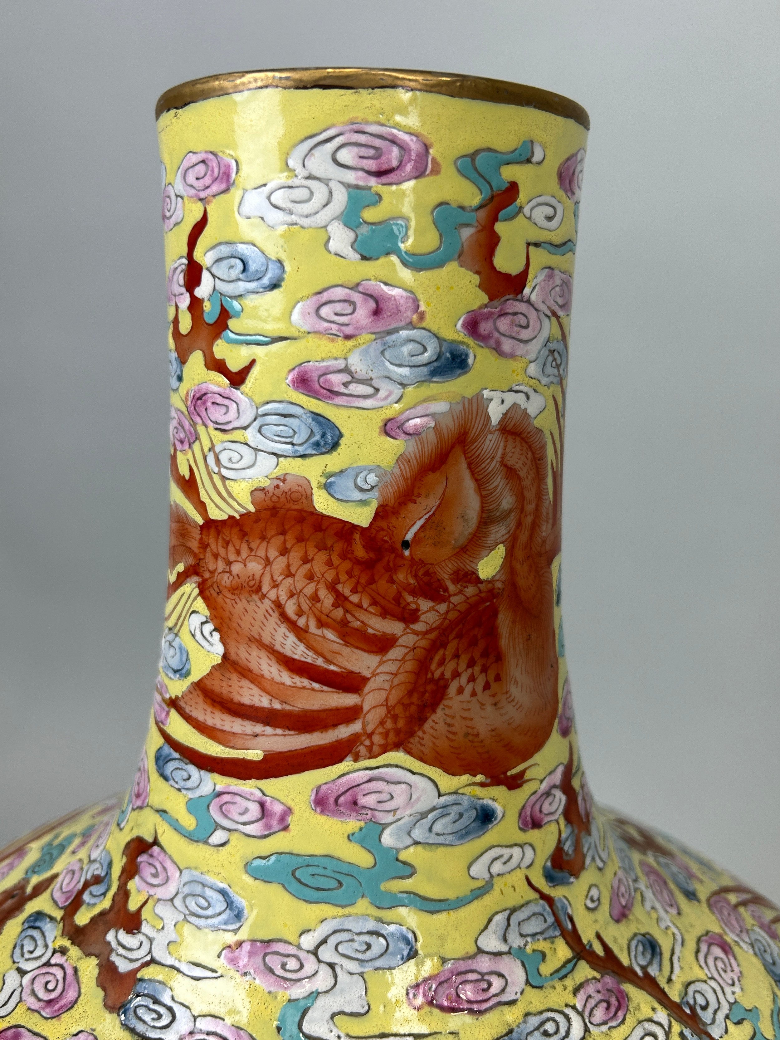 A LARGE CHINESE 'TIANQIUPING' VASE WITH QIANLONG MARK PROBABLY LATE 19TH OR EARLY 20TH CENTURY, - Image 4 of 10