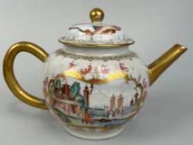 A CHINESE EXPORT QIANLONG PERIOD TEA POT AND COVER, 19cm x 12cm