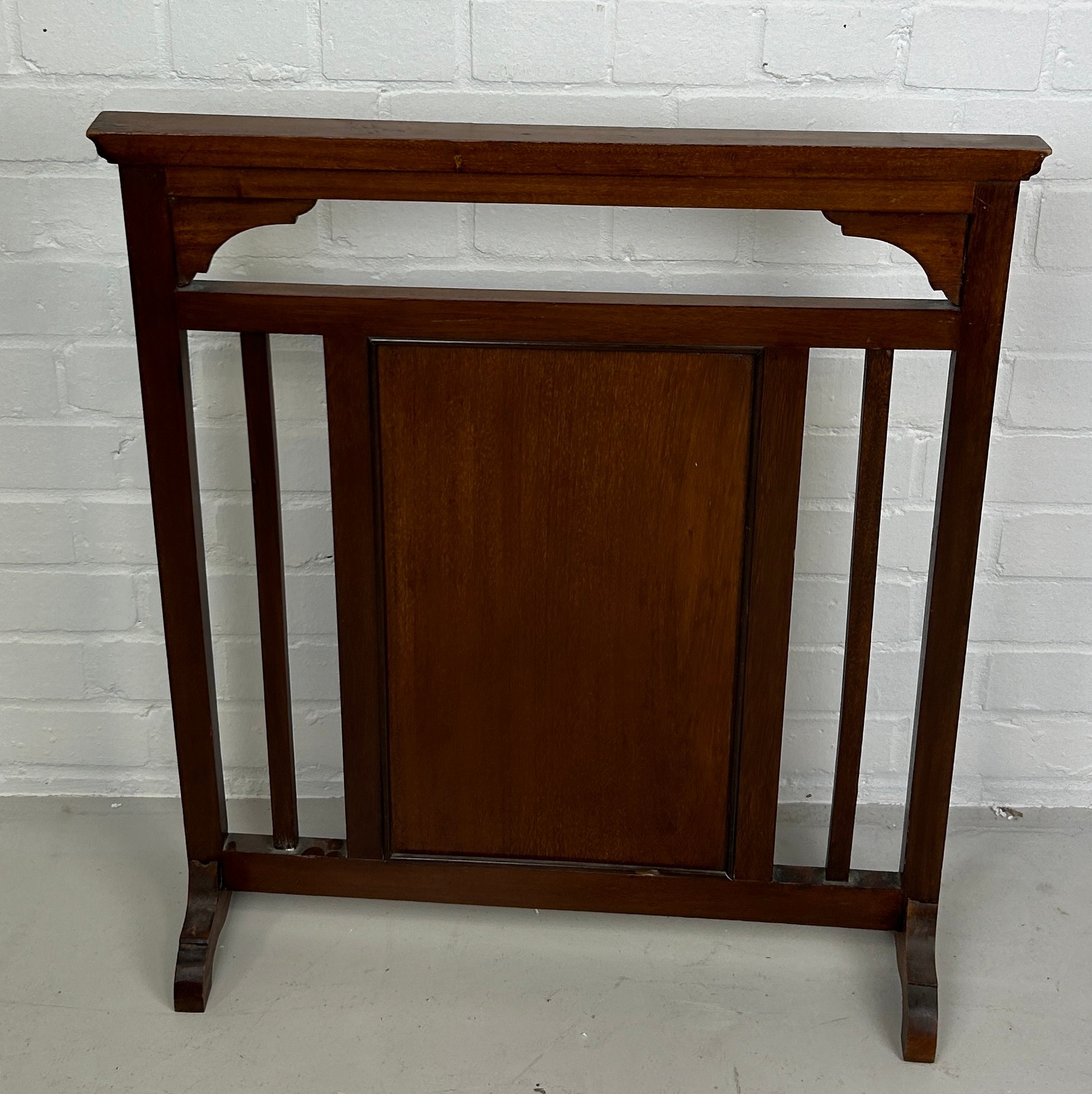 AN EDWARDIAN FIRE SCREEN WITH MARQUETRY INLAID DESIGN 72cm x 61cm x 17cm - Image 3 of 3