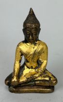 A CHINESE BRONZE BUDDHA WITH APPLIED GOLD LEAF, 7.5cm x 4.5cm