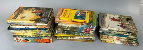 A LARGE COLLECTION OF RUPERT BEAR BOOKS (QTY)