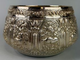 AN INDIAN SILVER BOWL, 18cm x 12cm Weight: 446gms