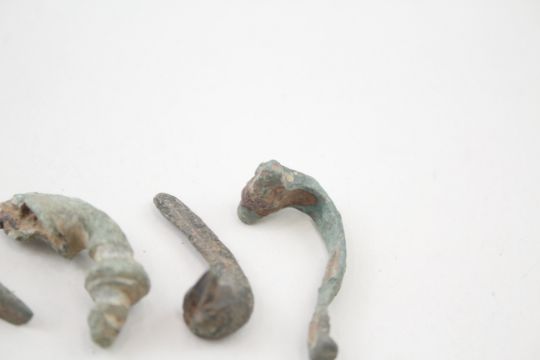 A COLLECTION OF PARTIAL ROMAN TRUMPET BROOCHES - Image 2 of 6