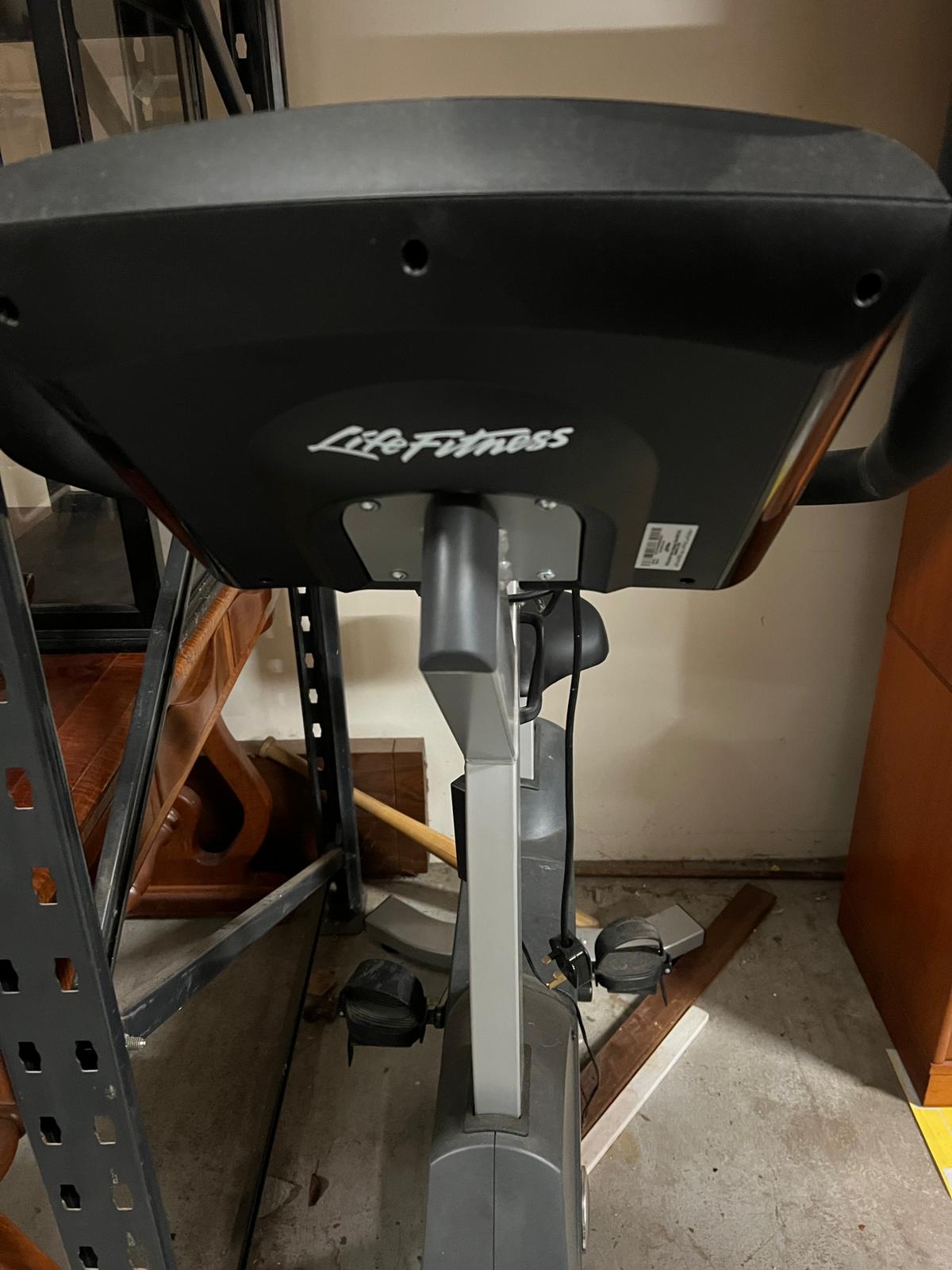 A Life Fitness C1 exercise bike with Go Console - Image 5 of 7