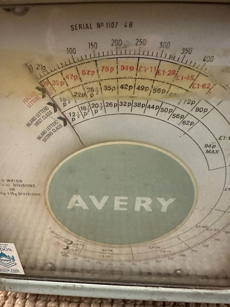 A set of vintage Avery postal scales - Image 8 of 8