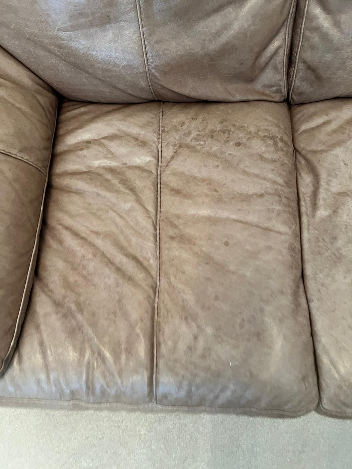 A two seater leather sofa (H78cm W154cm D94cm) - Image 3 of 7