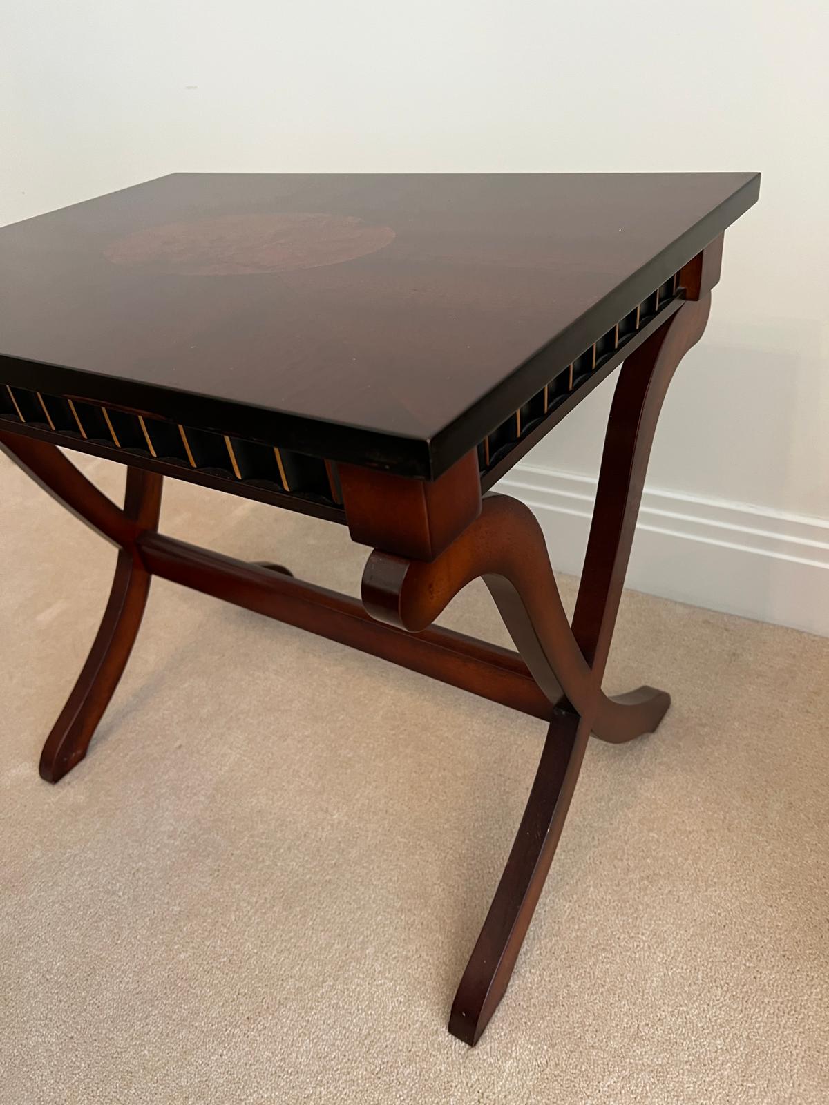 A reproduction side table on cross support legs (58cm x 42cm) - Image 5 of 5