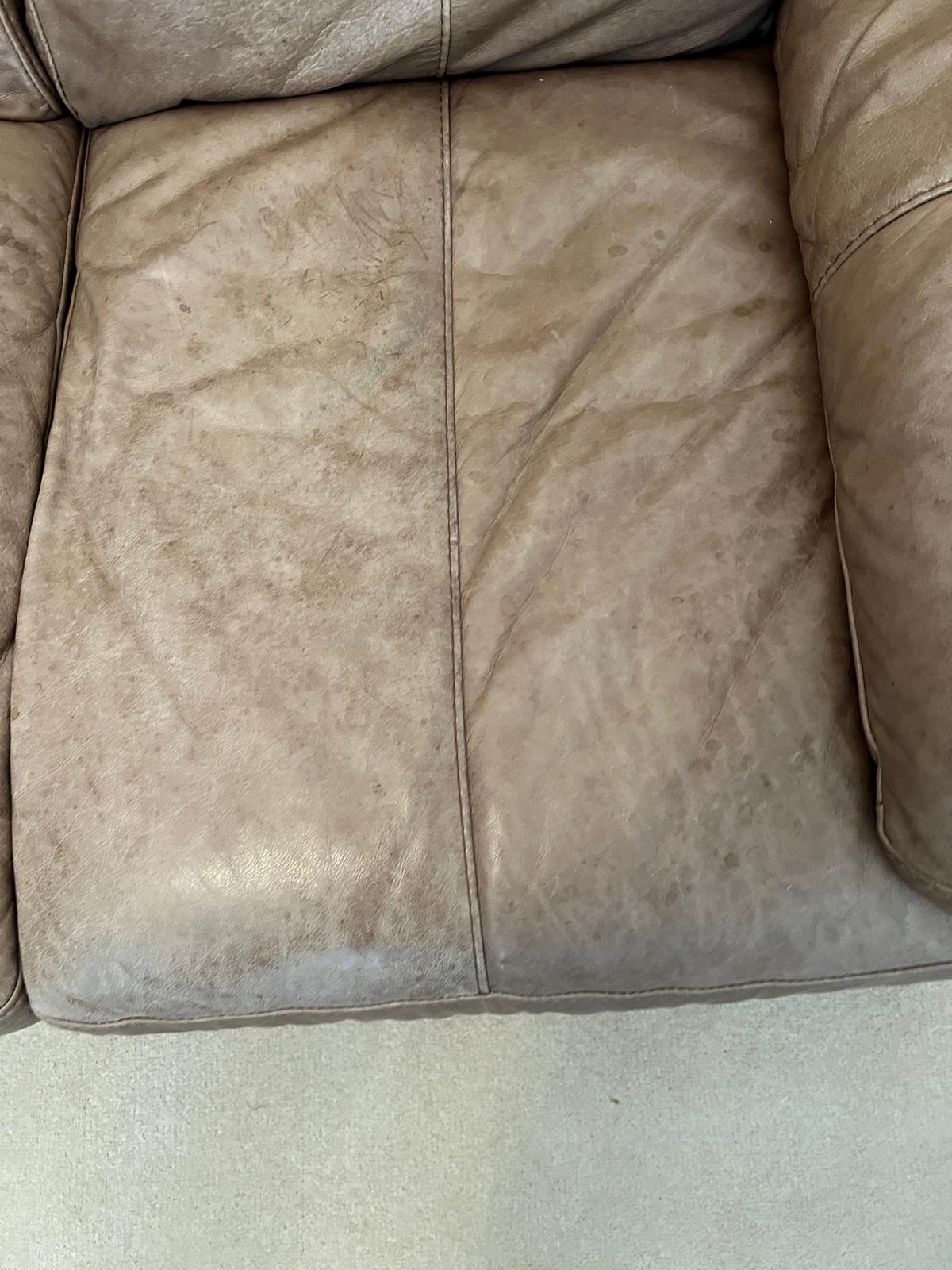 A two seater leather sofa (H78cm W154cm D94cm) - Image 2 of 7