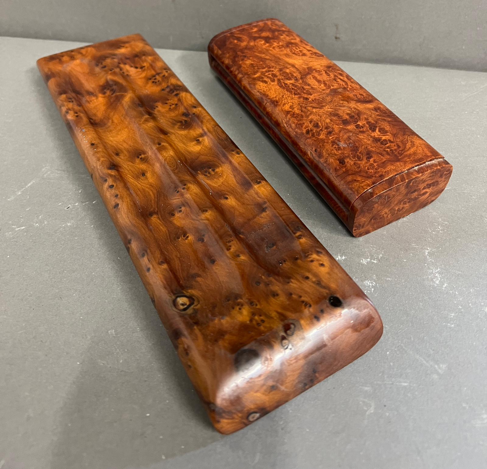 A burr walnut pen holder and case - Image 2 of 3