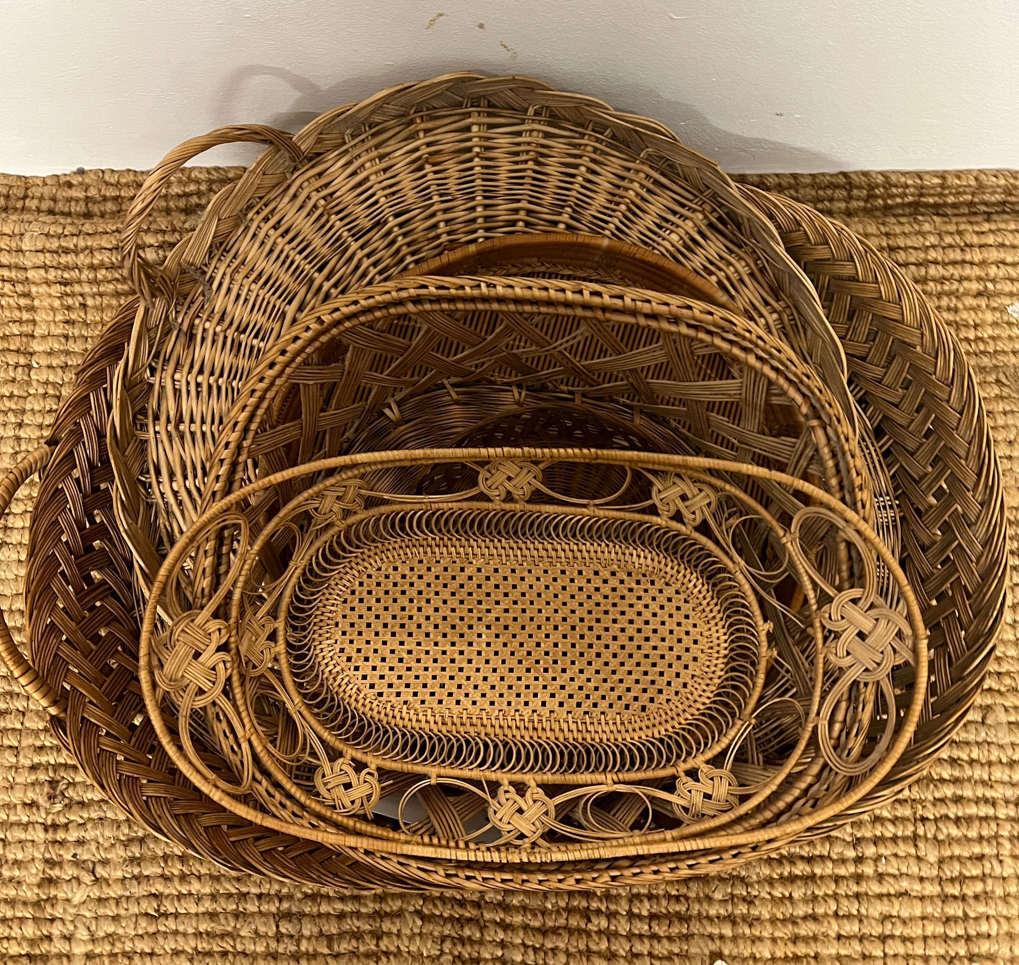 A collection of six wicker baskets - Image 2 of 2