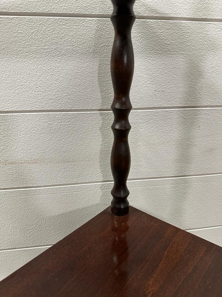 A mahogany four tier corner stand on turned supports (H110cm D30cm W50cm) - Image 2 of 4