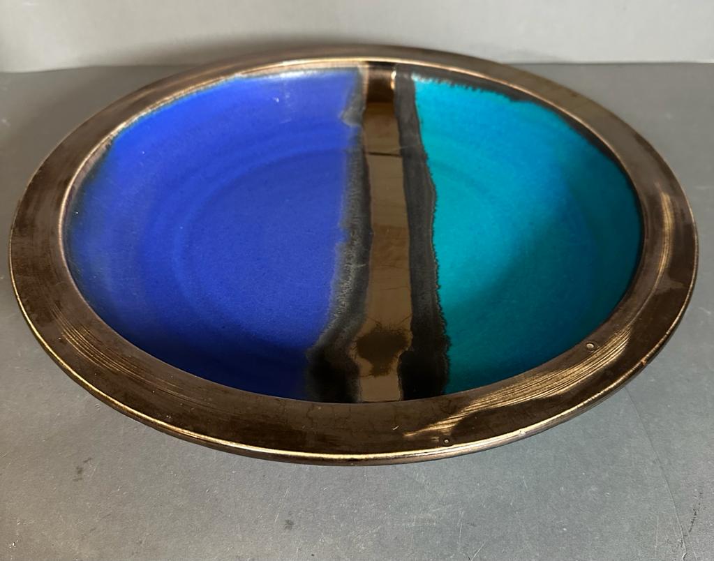 A vintage French two tone blue ceramic dish and vase - Image 6 of 8