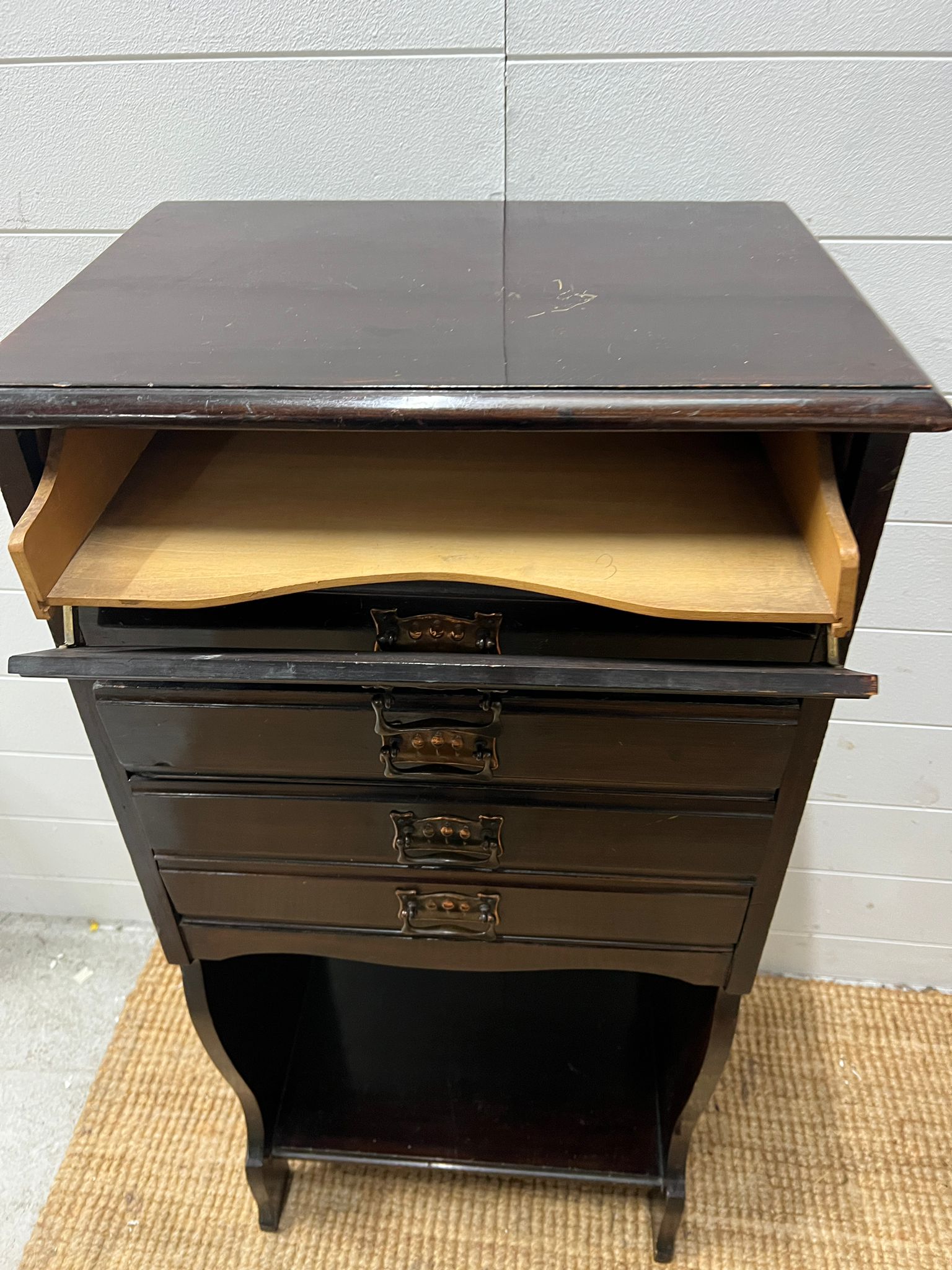 A mahogany music cabinet (H102cm W48cm D35cm) - Image 2 of 3