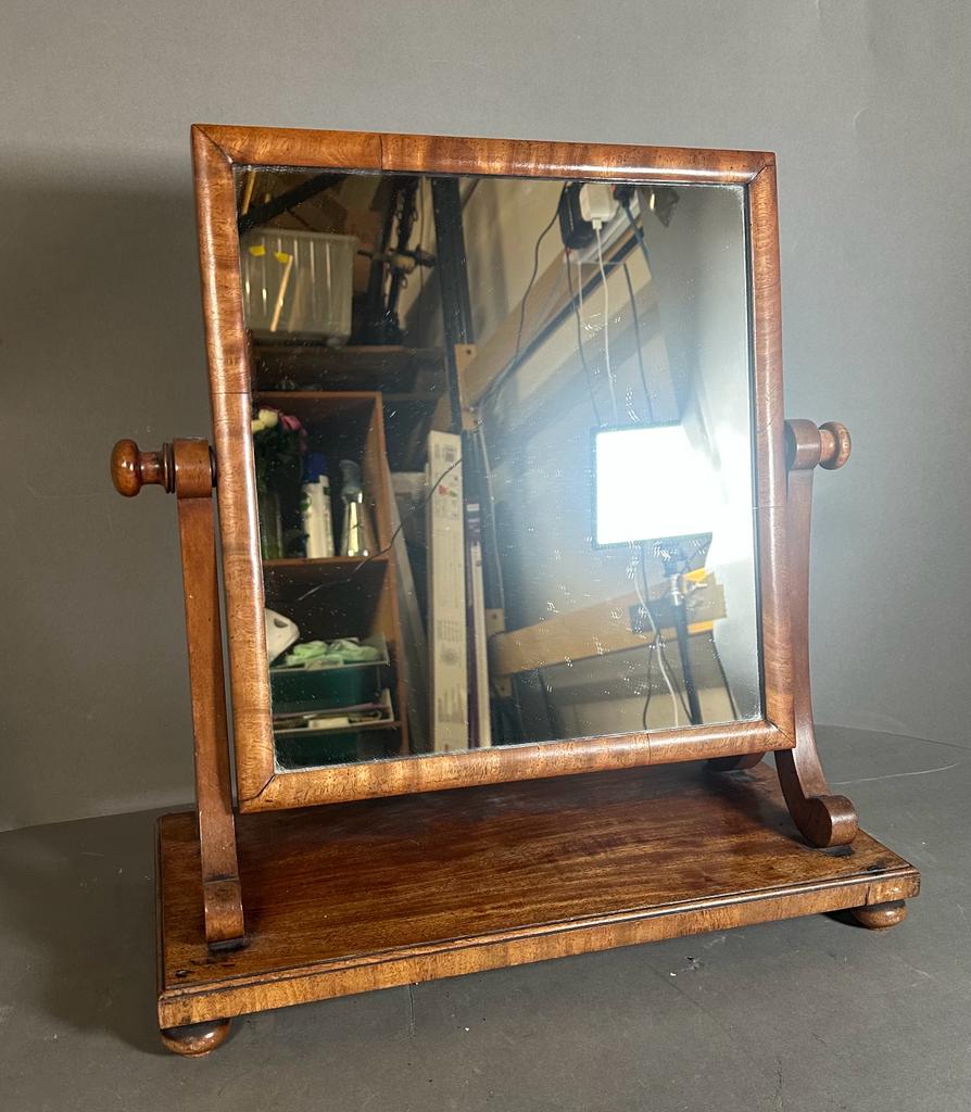 A Victorian style mahogany framed dressing table mirror 46cm x 50cm - Image 2 of 4