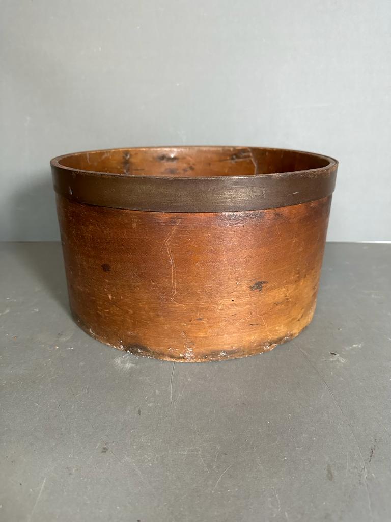 A vintage grain measuring barrel - Image 2 of 3