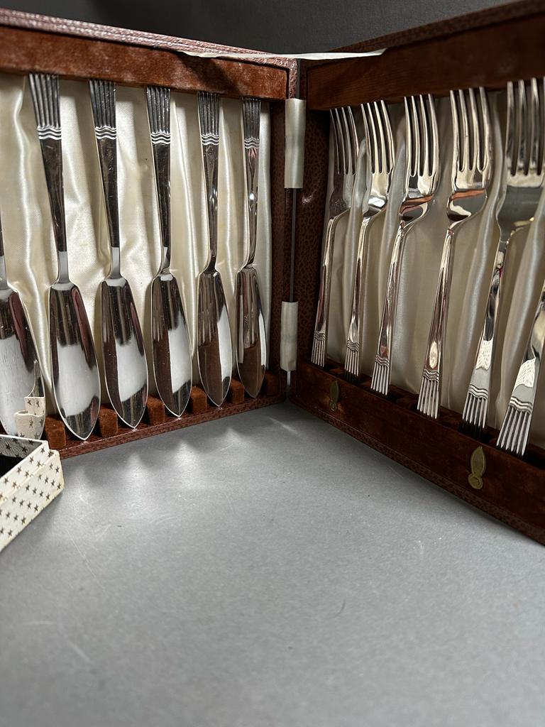 A large selection of boxed silver plated and EPNS cutlery sets, various styles, and makers. - Image 5 of 8