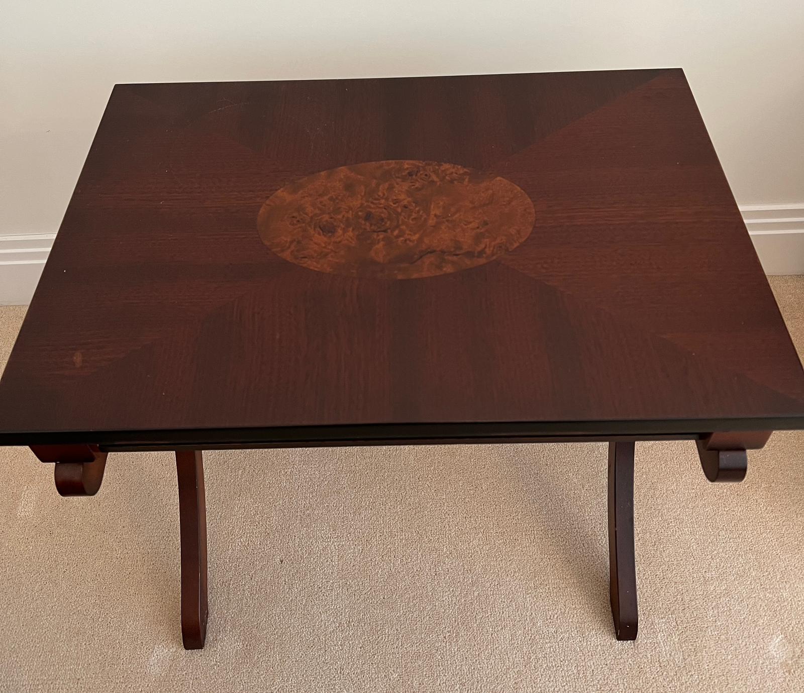 A reproduction side table on cross support legs (58cm x 42cm) - Image 3 of 5