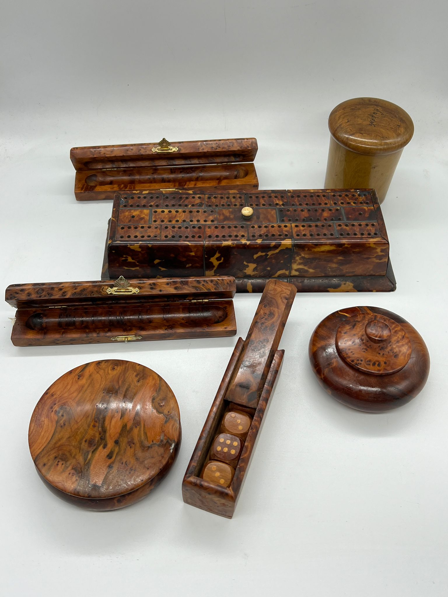 A selection of Treen to include cribbage board, lidded pots etc - Image 2 of 4