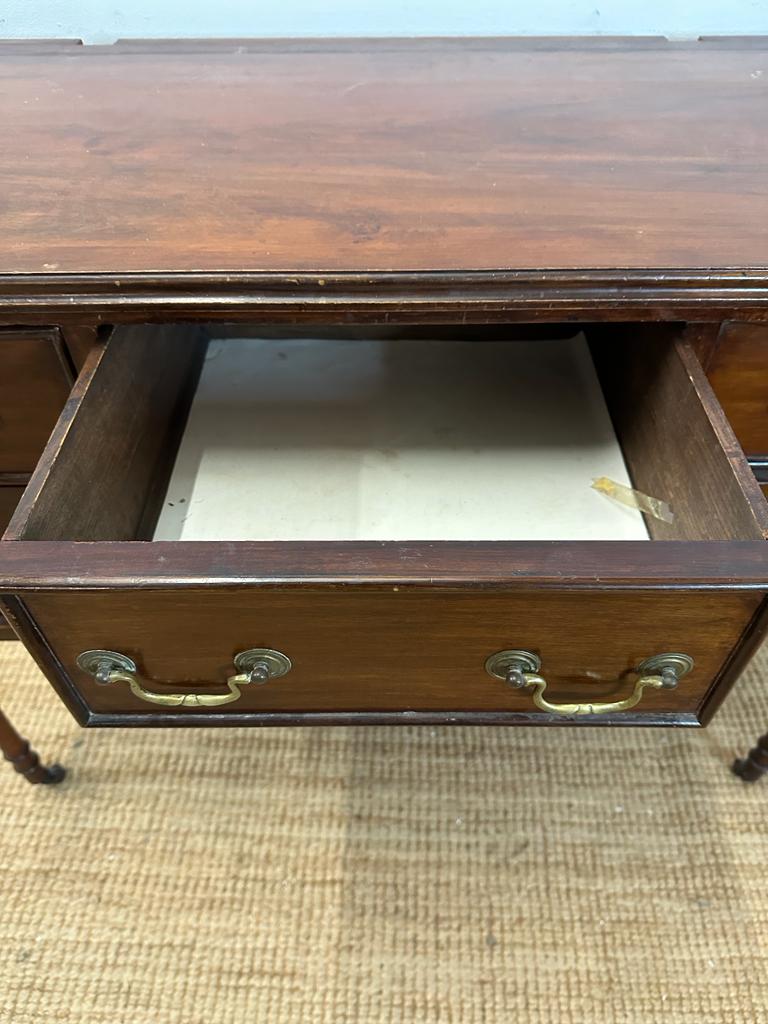 A mahogany knee hole dressing table with central drawer flanked by two shorter drawers, turned - Image 3 of 7