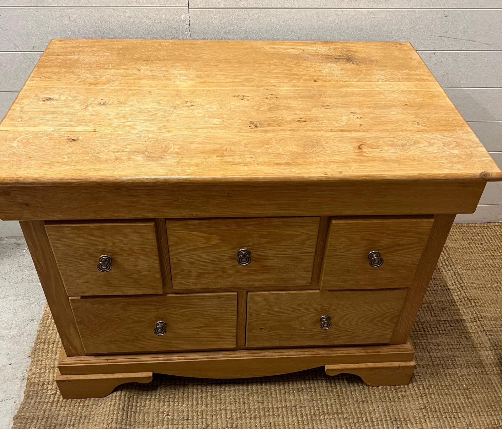 A light oak chest of drawers (H79cm W101cm D63cm) - Image 4 of 5