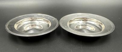Pair of silver bowls, hallmarked for London 1976, approximate total weight 171g