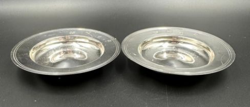 Pair of silver bowls, hallmarked for London 1976, approximate total weight 171g