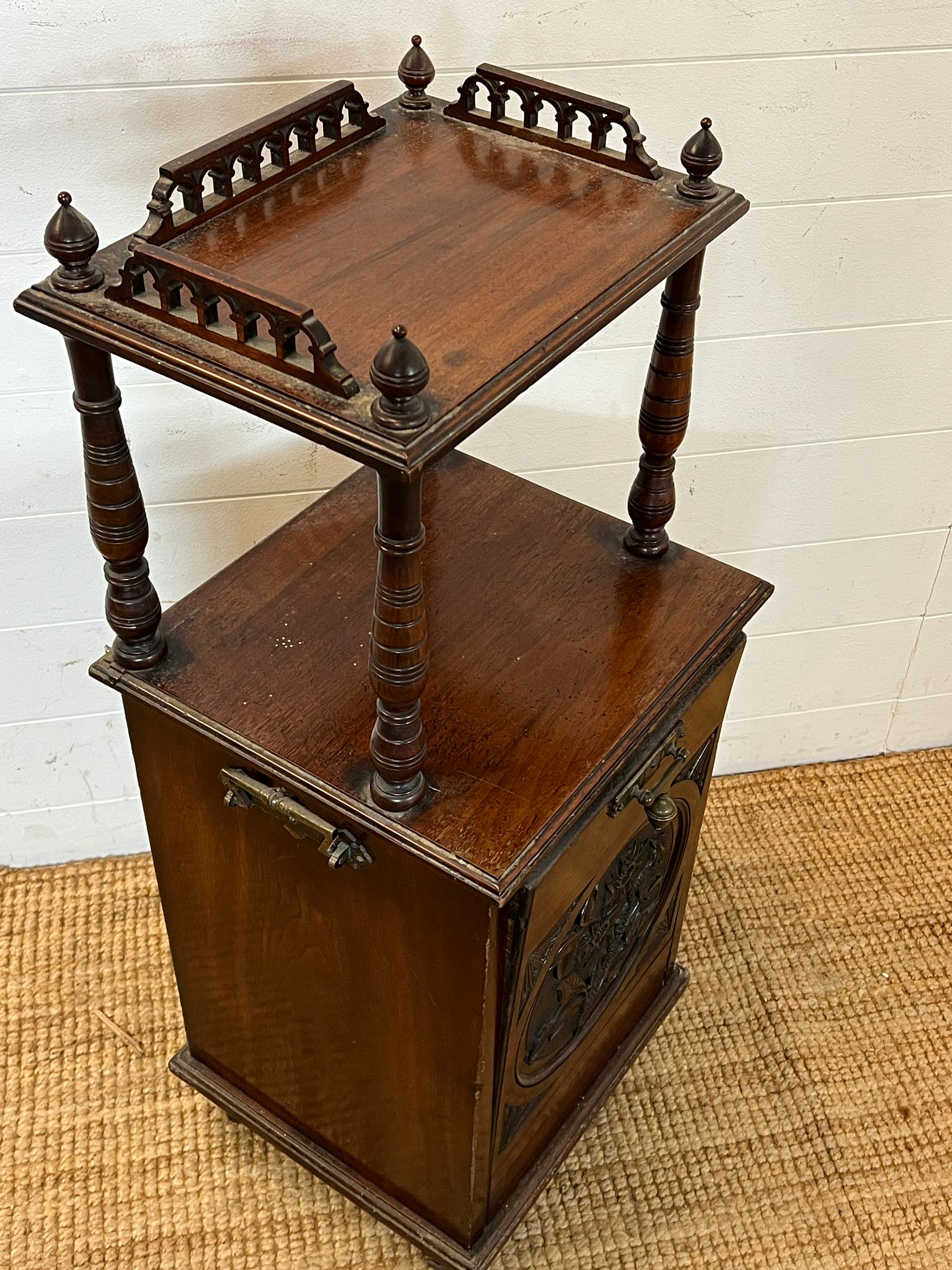 A Victorian mahogany coal box - Image 3 of 4