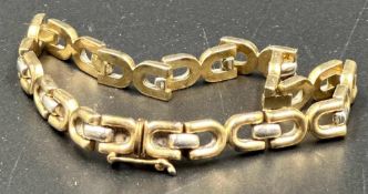 A 9ct gold bracelet with interlocking theme, approximate weight 11g