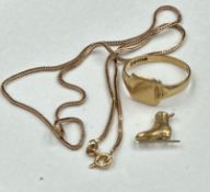 A small selection of 9ct yellow gold jewellery to include, necklace, signet ring and a ice skate