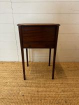 A mahogany single drawer needlework box on legs (H62cm W32cm D28cm)