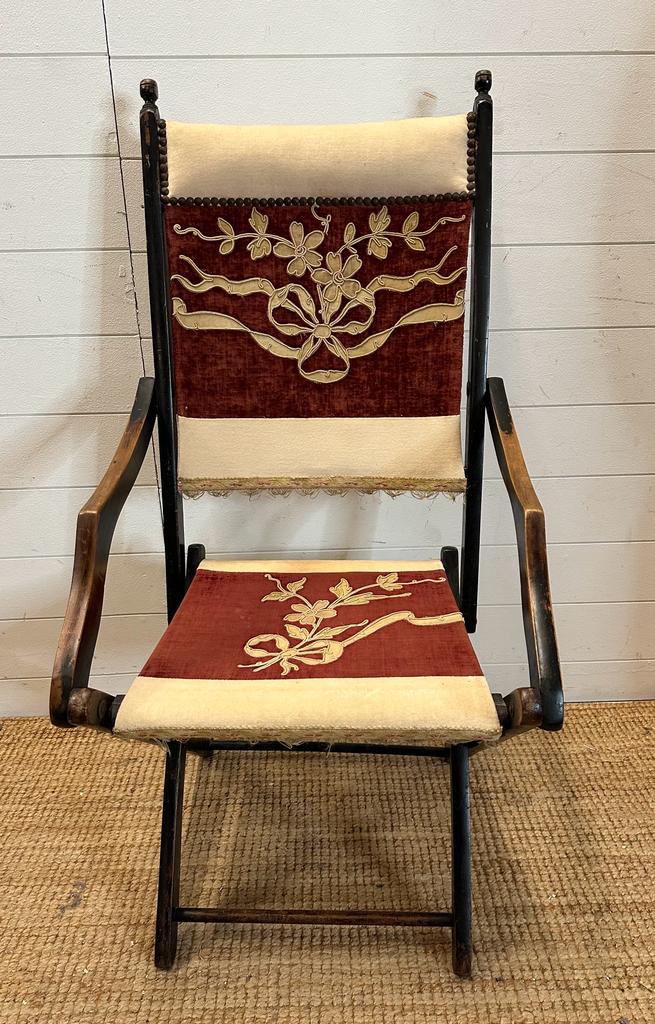 A lacquered wooden folding campaign chair with red and white floral seat and back - Image 5 of 5