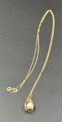 A fine 9ct gold necklace with pearl pendant, approximate weight 2g