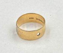 An 18ct gold wedding band AF, approximate total weight 8.5g
