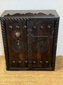 An oak hobnail wall cabinet with carved boarder (H69cm W56cm D28cm)