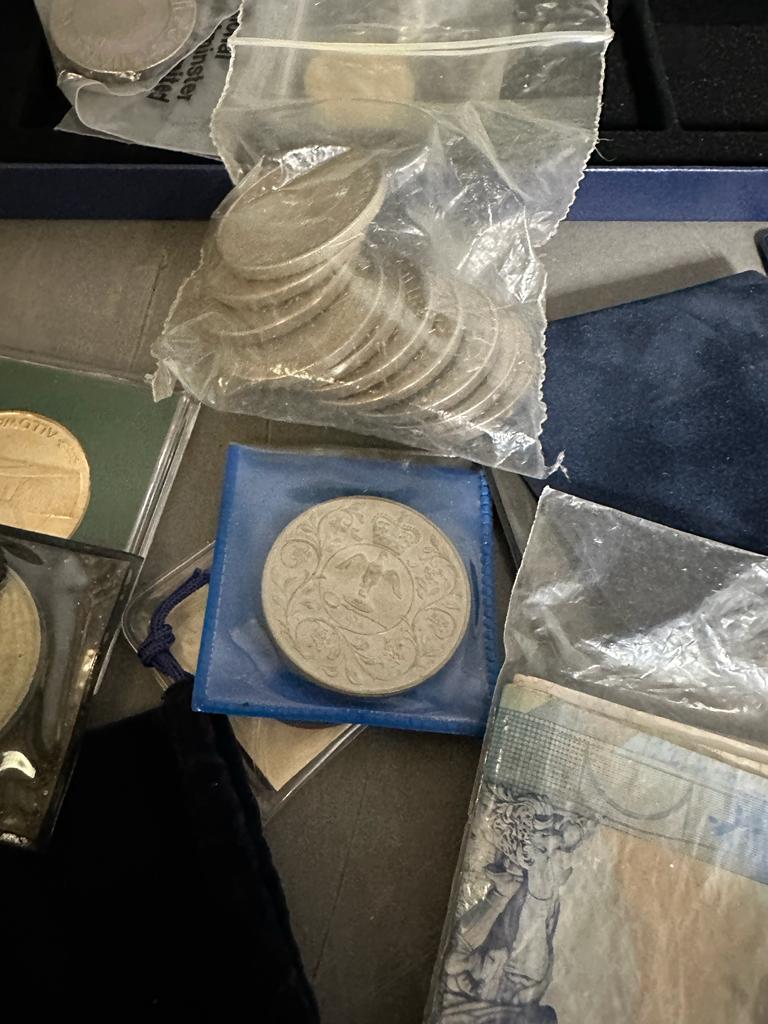 A selection of coins, medallions and some worldwide banknotes - Image 4 of 4