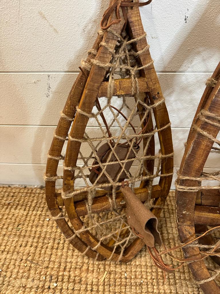 A selection of Steven vintage wooden webbed snow shoes - Image 2 of 5